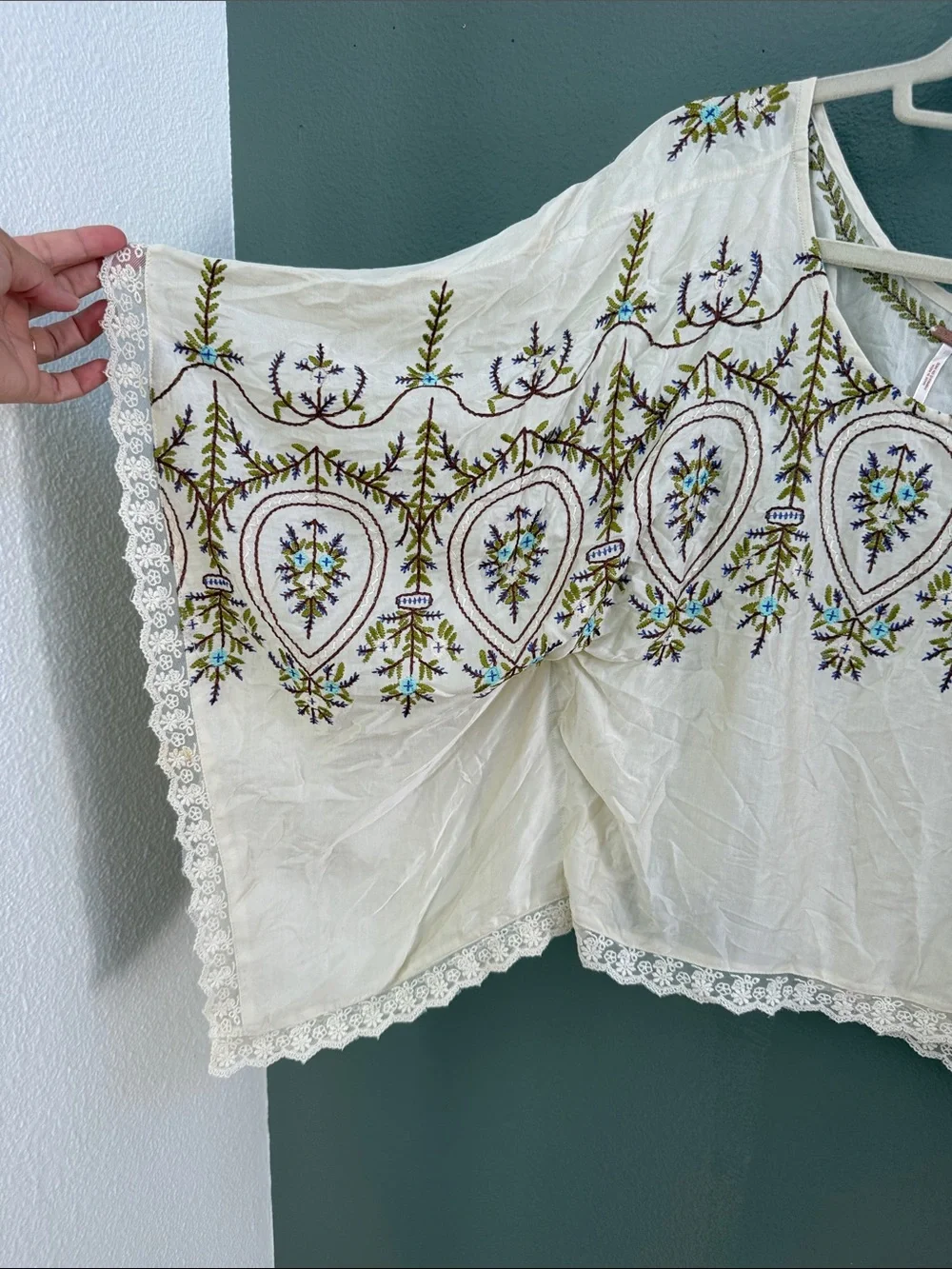 Free People Ivory Floral Satin Poncho Blouse Embroidered Sz M VTG
